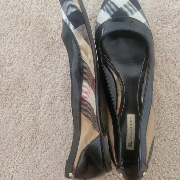 Authentic Burberry Women’s Flats – Size 9 (Fits smaller) - Picture 5 of 5